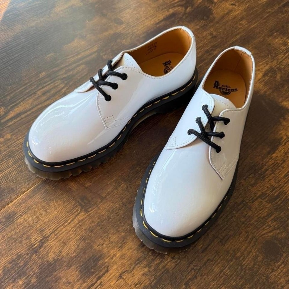 Dr. Martens White Patent Leather Oxfords Size 7